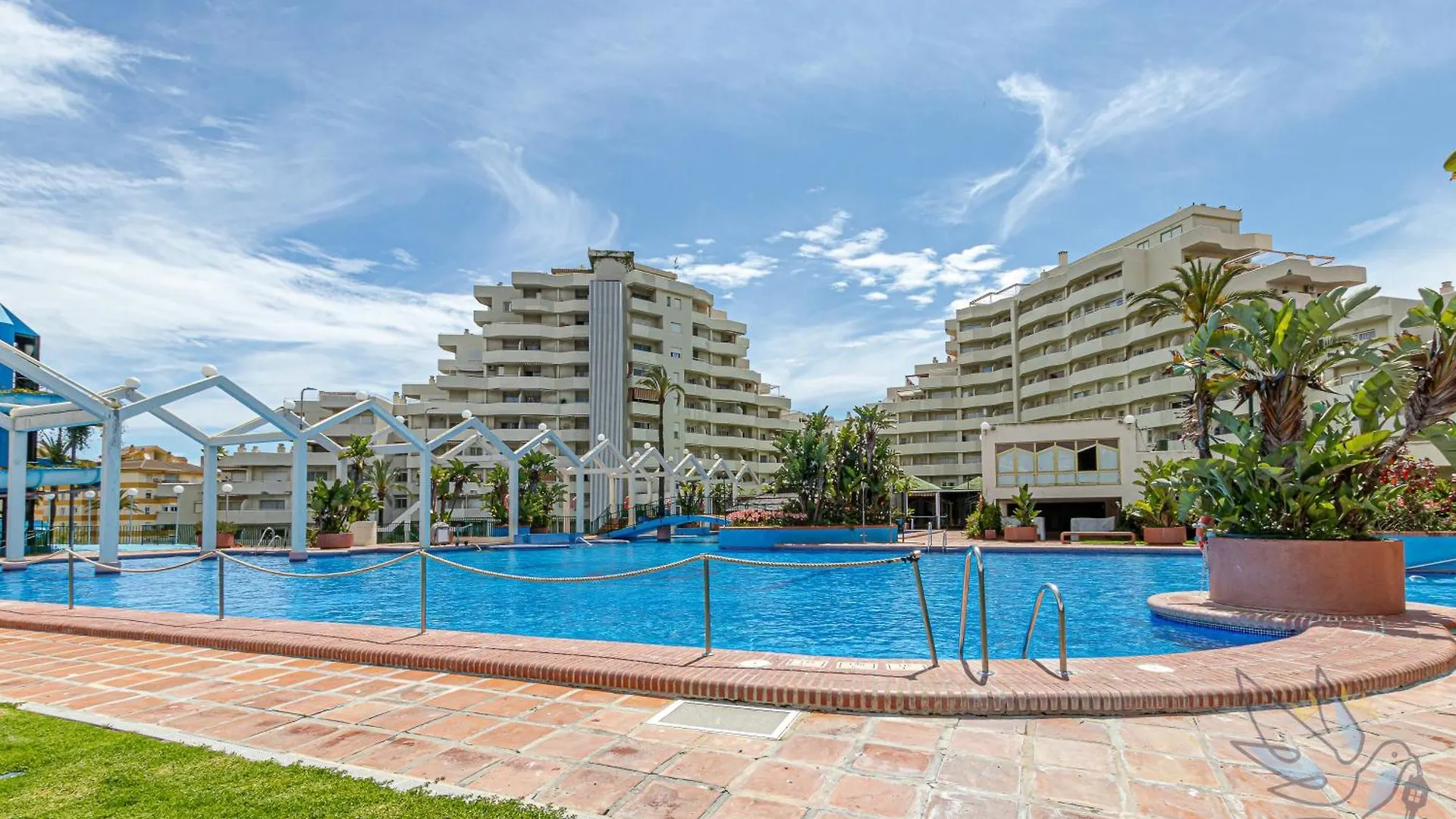 Benal Beach Apartment With Sunny Terrace And Water Park Benalmadena