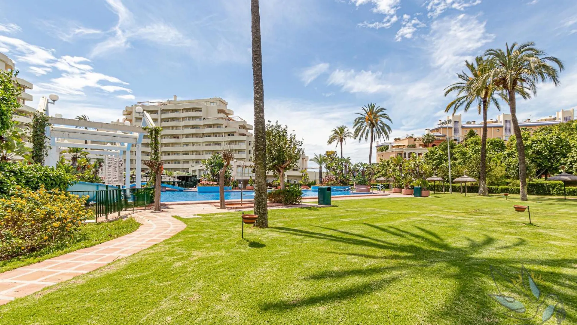 Benal Beach Apartment With Sunny Terrace And Water Park Benalmadena